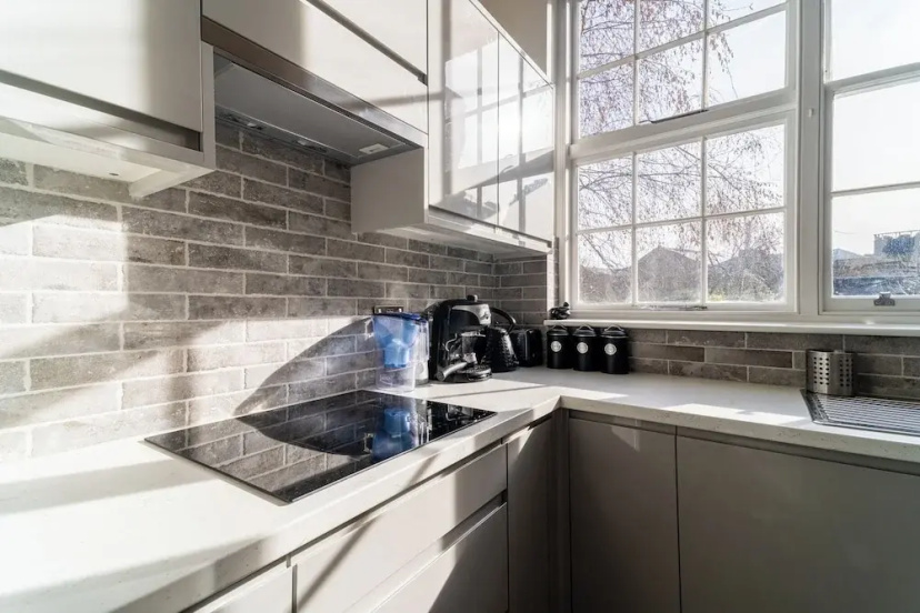 Stylish 2Bed Steps from Iconic Waterloo — отель с удобным расположением в Лондоне