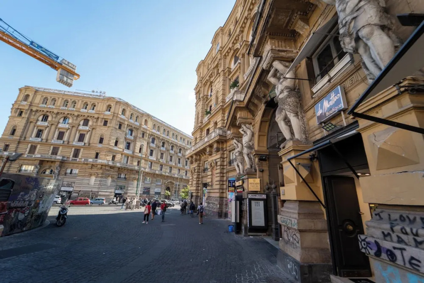 A Casa di Antonio by Wonderful Italy — забронировать отель в Неаполе