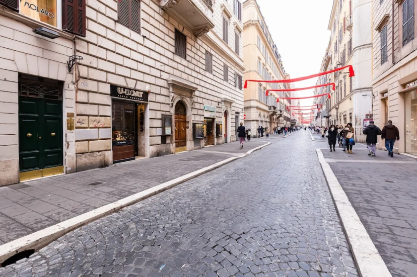 Charming and elegant apartment in Piazza di Spagna — комфортный отель в Риме