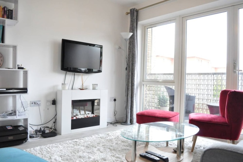 Modern 2 Bedroom East London Apartment With Balcony — забронировать отель в Лондоне