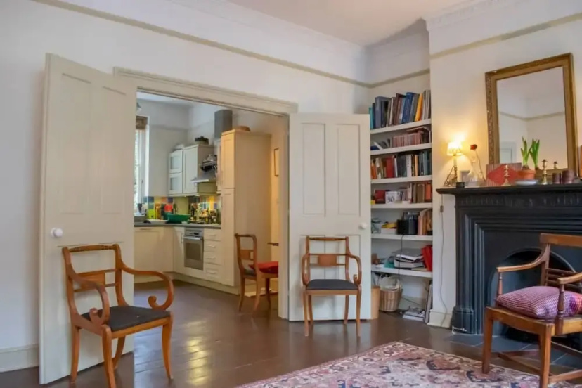 Spacious 2 Bedroom Flat Near Kings Cross And Angel — отель с удобным расположением в Лондоне