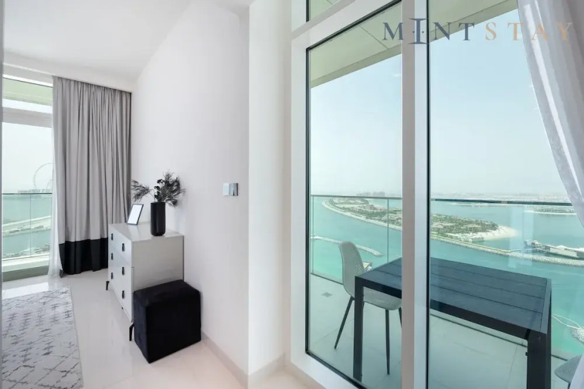Elegant 2BR Emaar Beachfront Retreat — комфортный отель в Дубае
