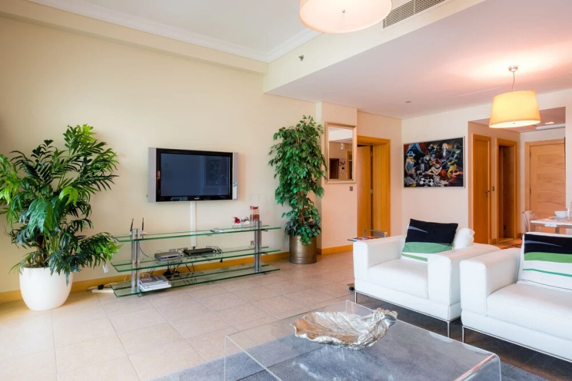 Maison Privee - Beach Access Apt w/ Burj & Sea Views on The Palm — отель с удобствами в Дубае
