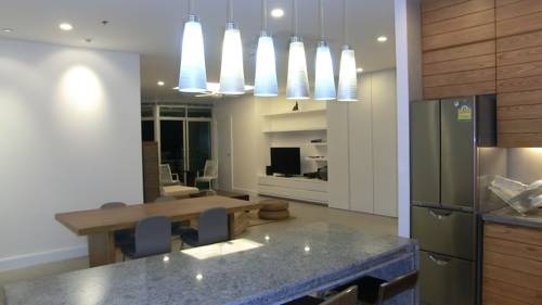 Two Bedroom Riverside Apartment - — забронировать отель в Бангкоке