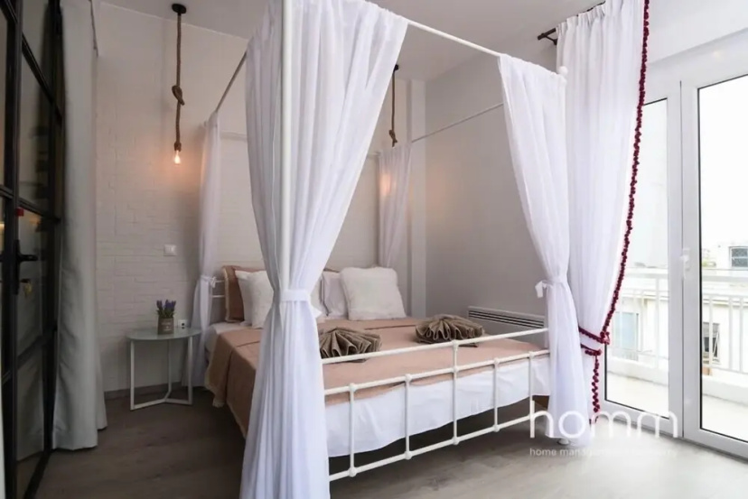 93m² homm Chic Apartment close to Metaxourgeio — отель с удобным расположением в Афины