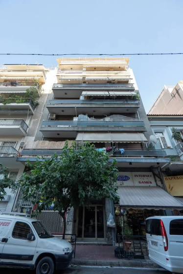 Luxury Apartment next to the National Museum — забронировать отель в Афины