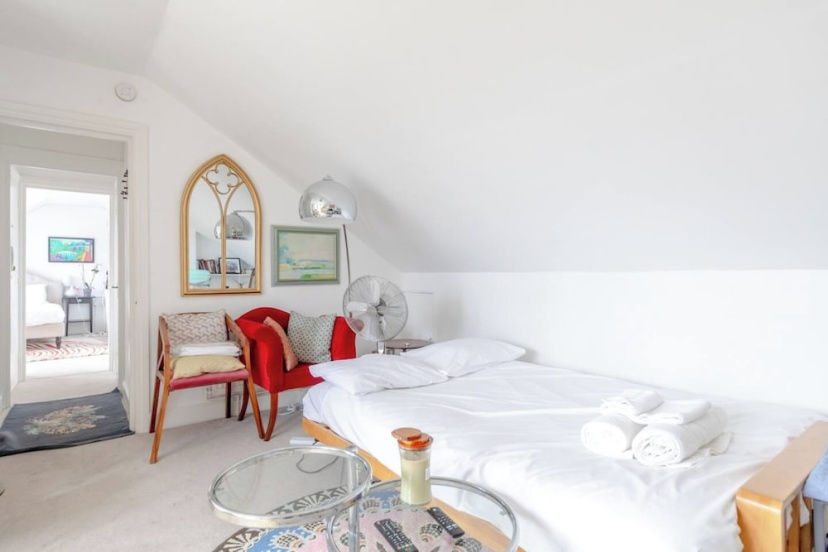 Top Floor 1BD Flat With Balcony - Ladbroke Grove — отзывы гостей и цены