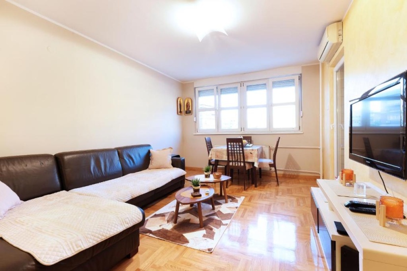 Sky City View Apartment & big terrace — комфортный отель в Белграде