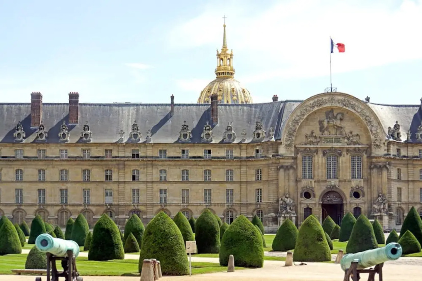 Cosy 1-bedroom Apartment Near the Invalides — отель с удобным расположением в Париже