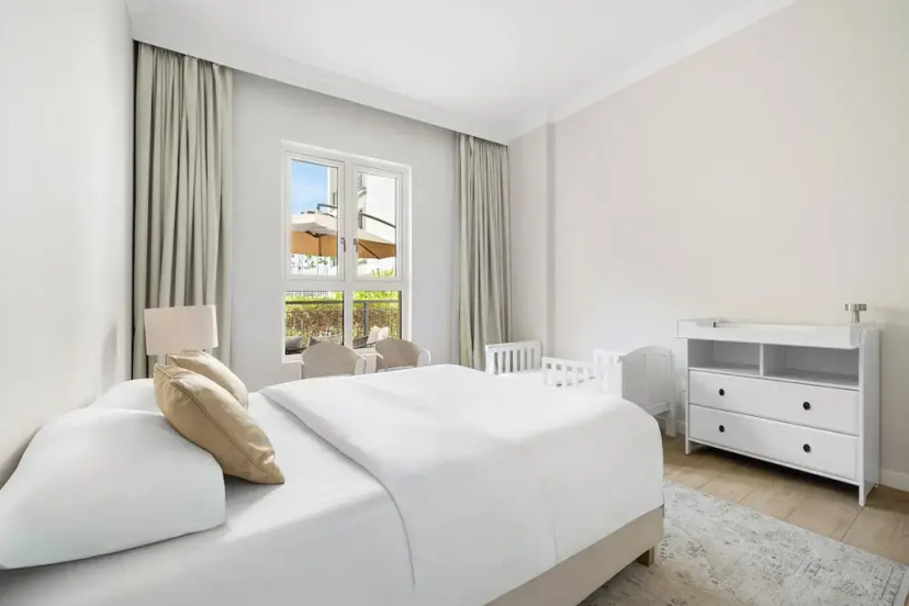 Цены на Stylish 2BR with Beach Access в Дубае