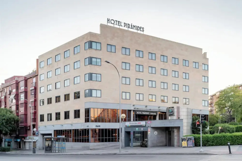 Holiday Inn Madrid-piramides — отель с удобствами в Мадриде