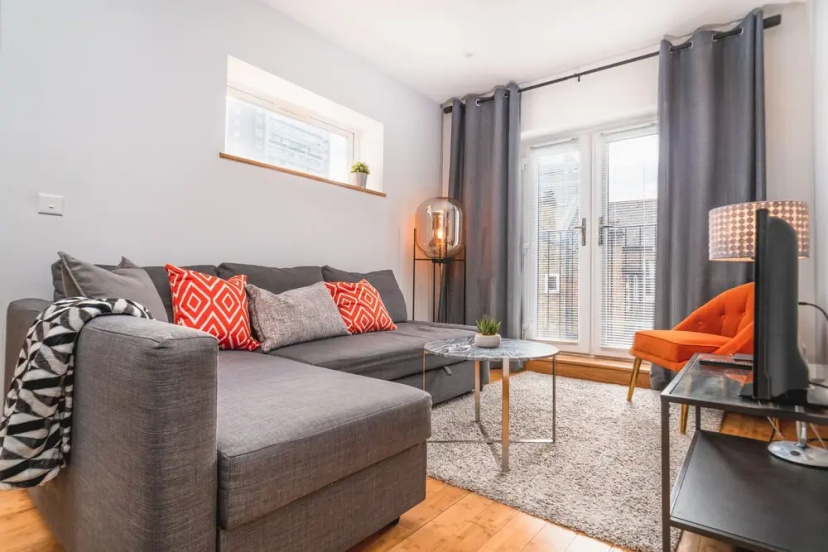 Greyhound 2 · Gorgeous 1 Bedroom Apartment Near Bayonne Park — отель с удобным расположением в Лондоне