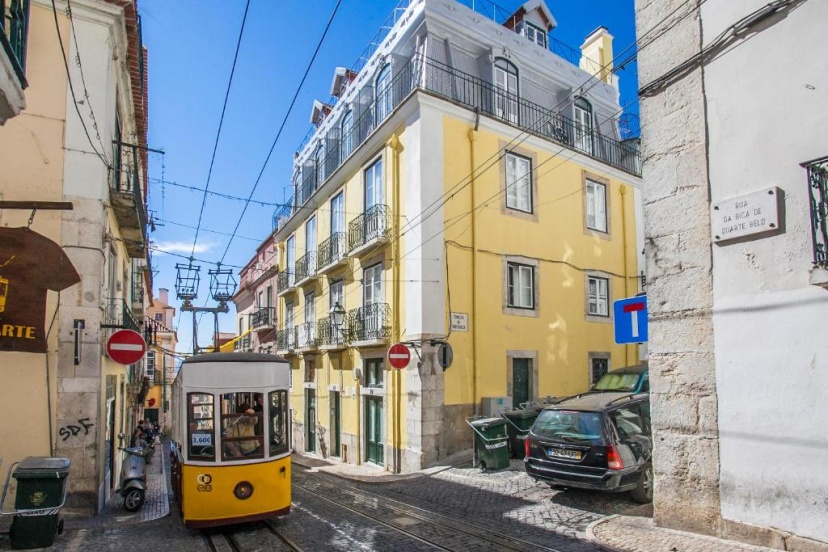 Apartment Yellow Bica 3 — отель в Лиссабоне, Португалия
