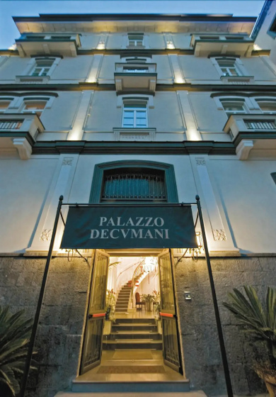 Albergo Palazzo Decumani — отель с удобным расположением в Неаполе