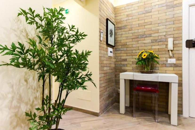 Domus Regina Colosseo 3 — отель в Риме, Италия