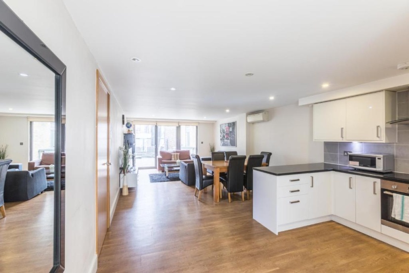 Lovely 2 Bed 2 Bath Apartment Central London — комфортный отель в Лондоне