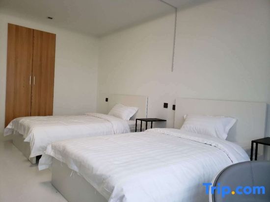 Teamwork e-sports Apartment (Qingdao May Fourth Square Branch) — отель с удобствами в Циндао