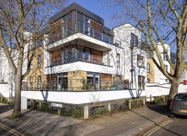 Teddington Two Beds by Vantage Apartments — отель с удобствами в Лондоне
