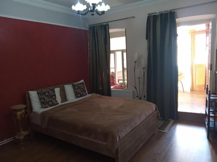 Apartment in the heart of Old Tbilisi — забронировать отель в Тбилиси