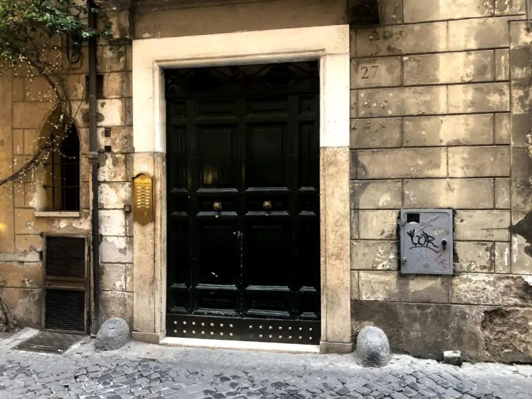 Цены на Apartment Near Trevi Fountain в Риме