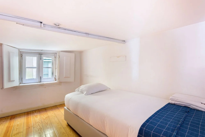 Central Downtown Deluxe Duplex — забронировать отель в Лиссабоне