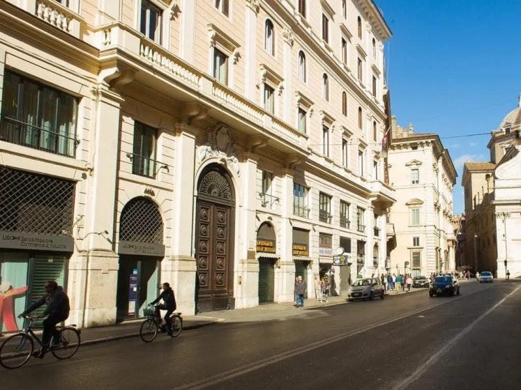 Queen Palace Suites — отель с удобным расположением в Риме