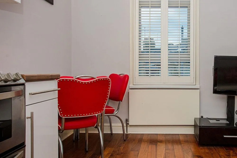 1 Bedroom Apartment in Heart of Shepherd's Bush Accommodates 4 — комфортный отель в Лондоне