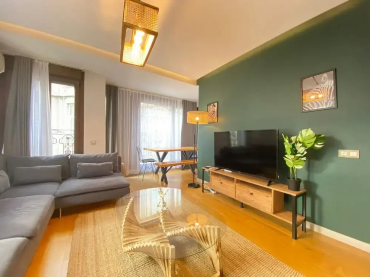 Цены на Charming Flat With Central Location in Nisantasi в Стамбуле