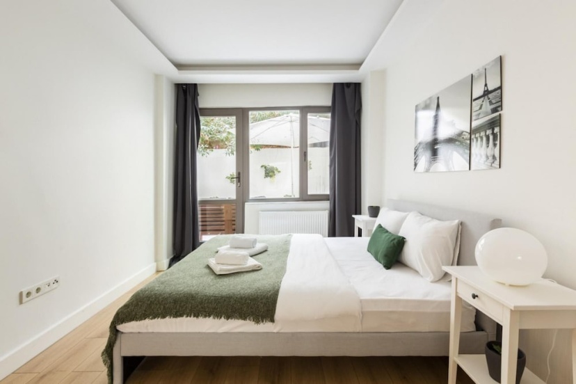 Sleek and Central Flat With Backyard in Besiktas — отель с удобным расположением в Стамбуле