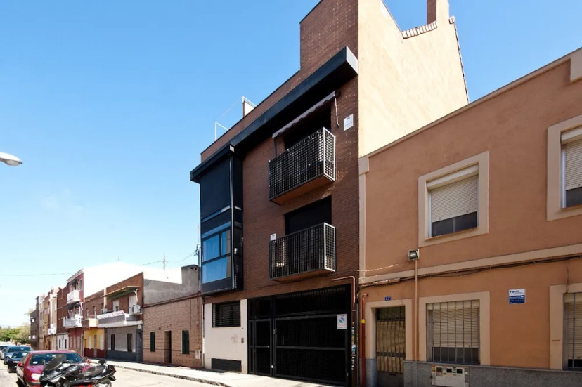 Charming Madrid Urgel — забронировать отель в Мадриде