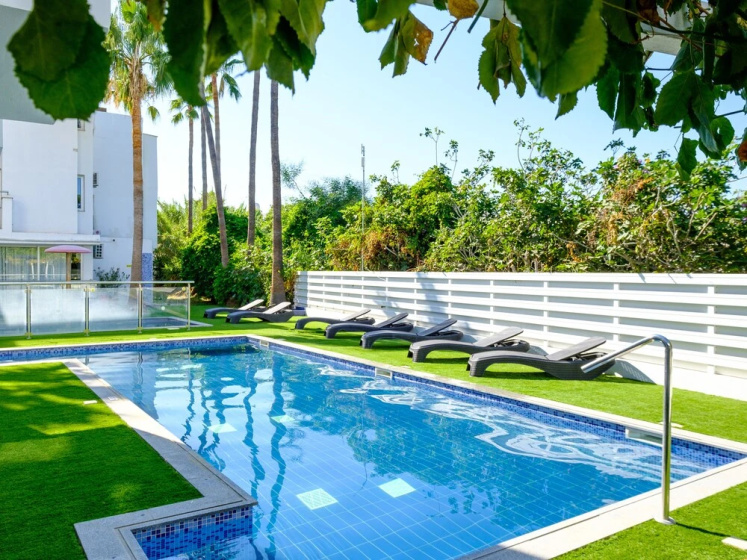 Rio Gardens - Generous Studio w Shared Pool — комфортный отель в Айя-Напа