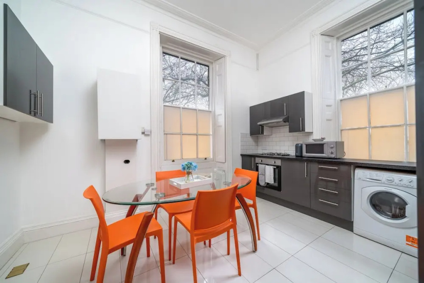 Elegant 2bed by 02 Arena, Airport With Fast Wi-fi and Parking — забронировать отель в Лондоне