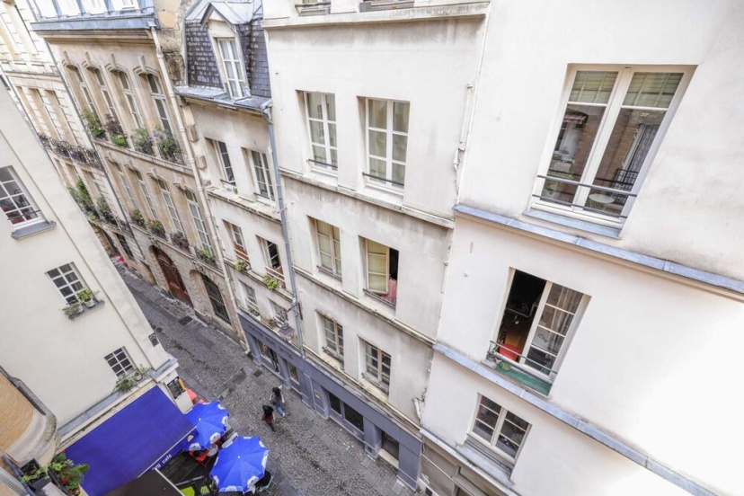 Very Nice and Charming 2 Room Apartment in Paris — отель с удобствами в Париже