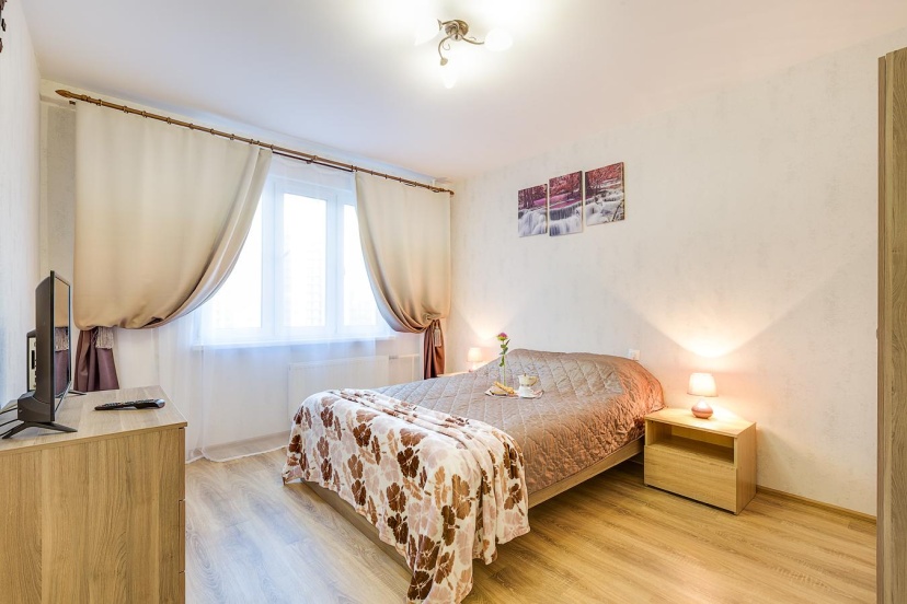 Cozy large apartment in a green district — отель в Санкт-Петербурге, Россия