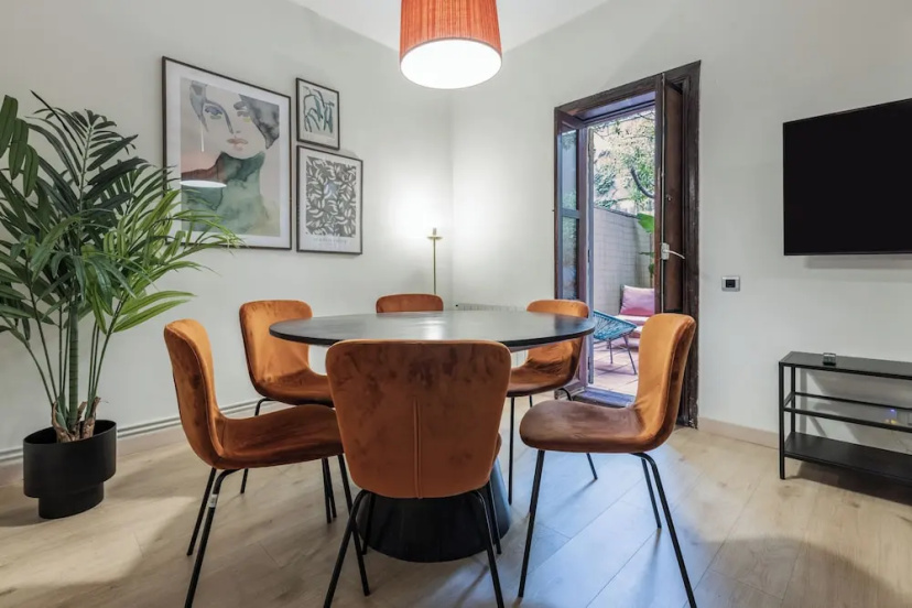 Stay U-nique Apartment Gran Via IV — комфортный отель в Барселоне