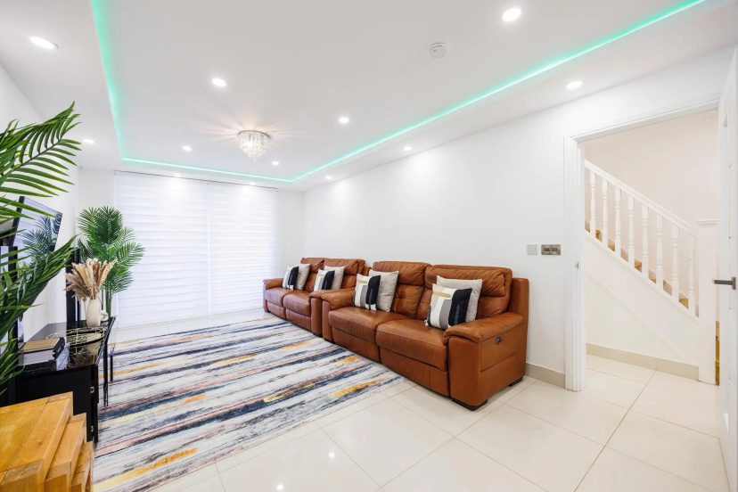 Luxurious - Pool Table - Games Room - Free Parking — отель с удобствами в Лондоне