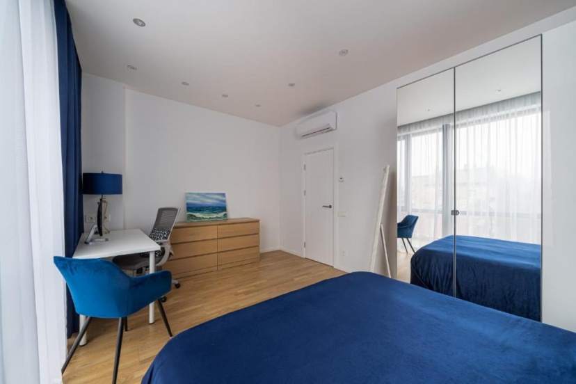 1-bedroom penthouse with underground parking — забронировать отель в риге