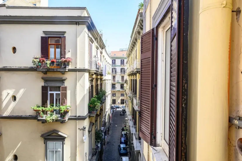Цены на Vespa Apartment - Via Miroballo 19 в Неаполе