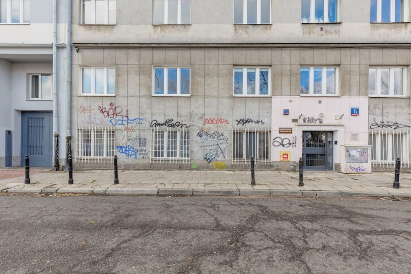 Цены на Spacious 2 Bedroom Apartment by Renters в Варшаве
