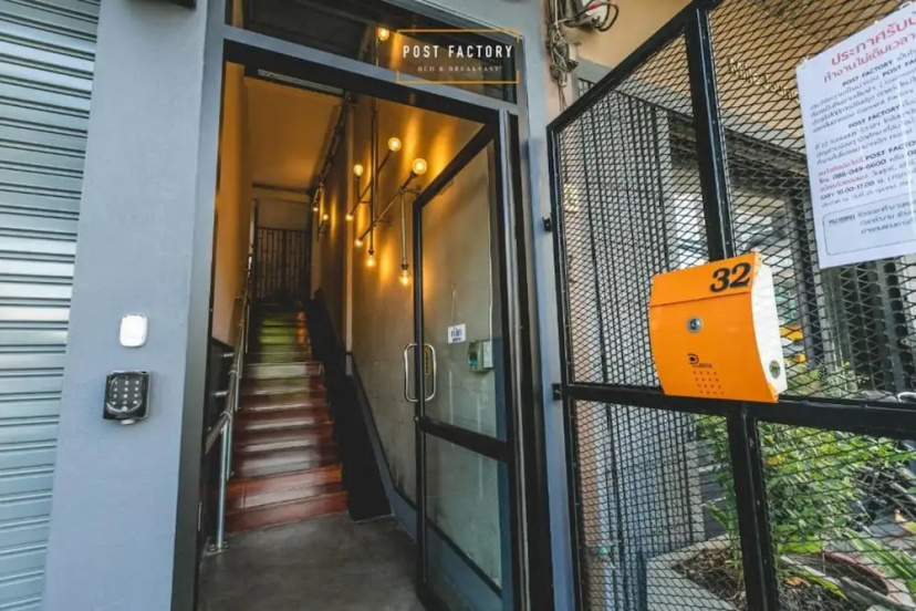 Post Factory Bed & Breakfast Sathorn Hostel - Adults Only — комфортный отель в Бангкоке