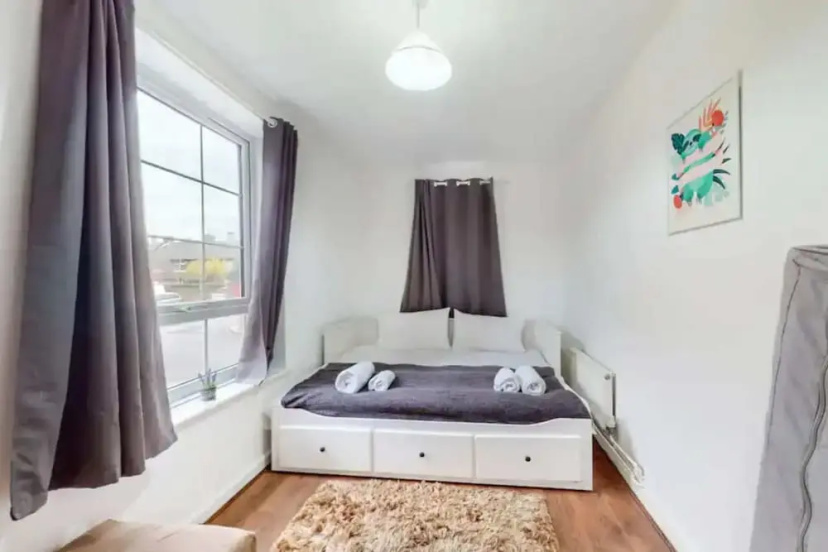 Central & Cosy 2BD Flat Near Canary Wharf — отель с удобствами в Лондоне