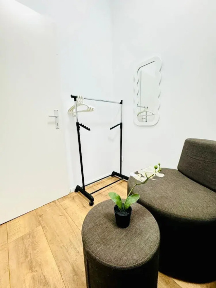 Family 9BR Apartment Near Augarten — отель с удобствами в вене
