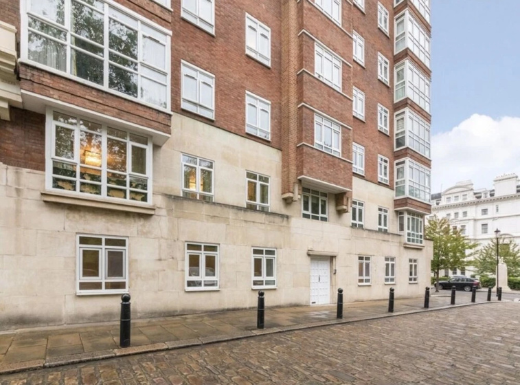 Цены на Immaculate 4-bed Apartment Opposite Hyde Park W2 в Лондоне
