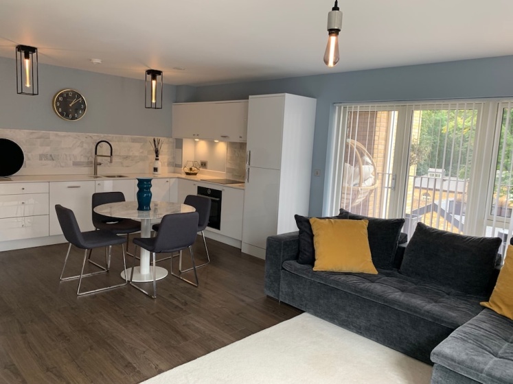 Chic London Apartment - Saint Clements Retreat — отель с удобным расположением в Лондоне