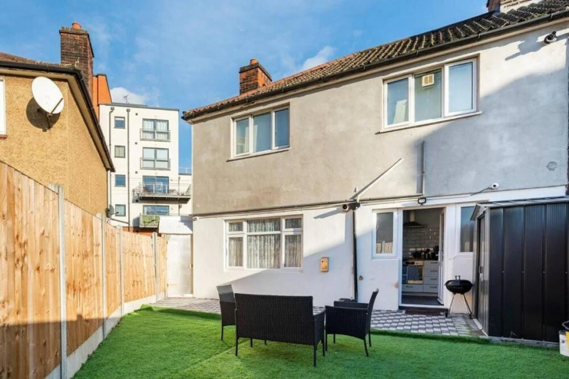 1 Bed-sleeps 4-free Parking-30 Min to Central Ldn — отель с удобным расположением в Лондоне