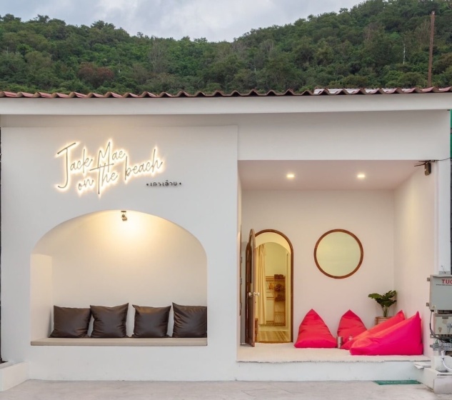 Tawaen Beach Villa — отель с удобным расположением в Паттайе