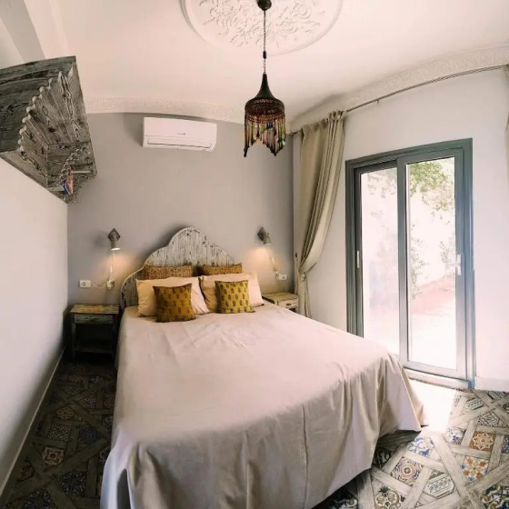 Ganesha.Beach Apartment — отель с удобствами в Эосте