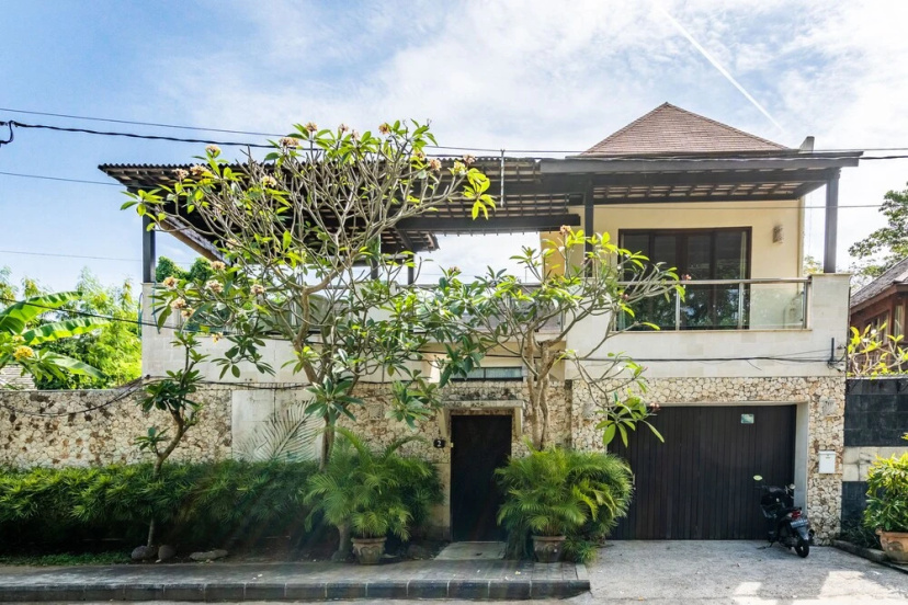 Anedda Merta Sari Villa Sanur — отель с удобным расположением в Денпасар