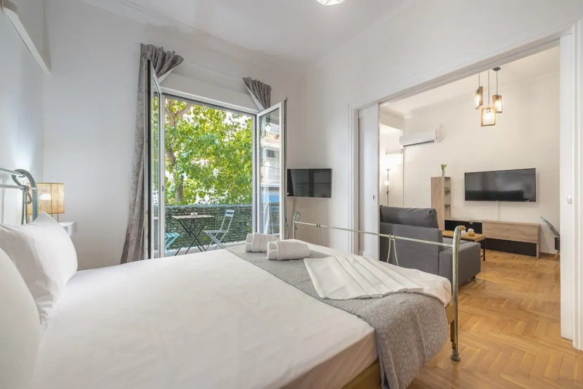 Athens Bright Suite by Cloudkeys — комфортный отель в Афины