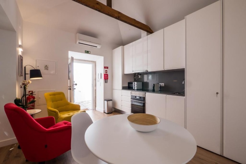 Soul House - Exclusive Apartment — отель с удобным расположением в Лиссабоне